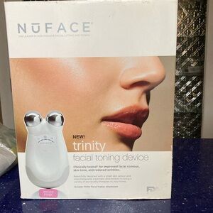 NUFACE TRINITY DEVICE 💋